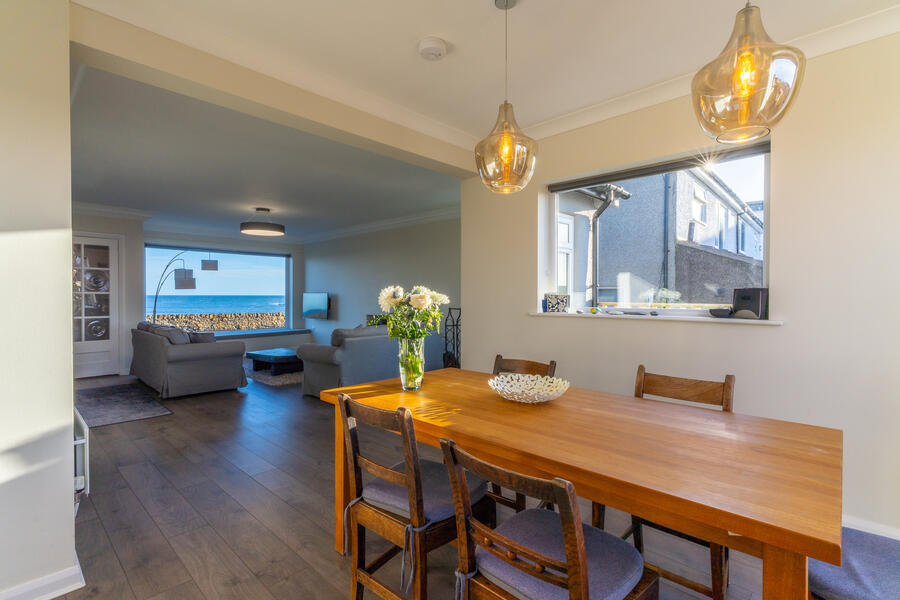 Open-plan Dining Room &amp; Lounge